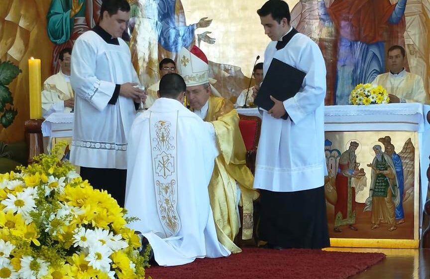 Mons. Scteckling ordena a nuevo presbítero