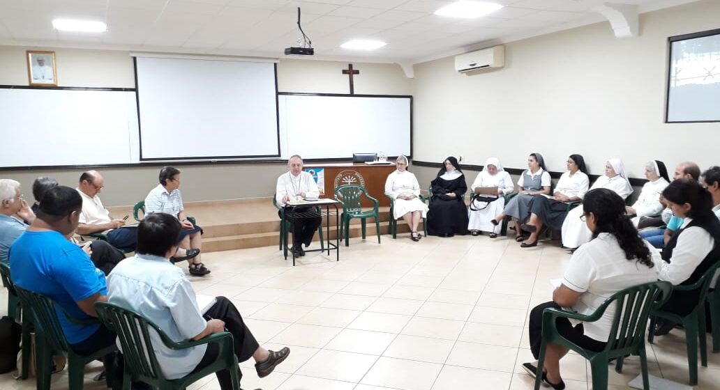 Mons. Steckling presenta Plan Pastoral a religiosos de la Diócesis