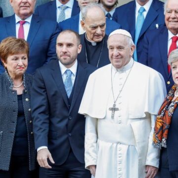 El Papa: un mundo rico puede y debe acabar con la pobreza