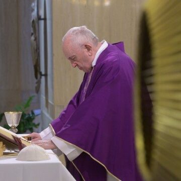 Papa ofreció misa por enfermos del coronavirus