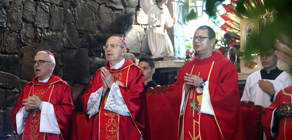 Insumo para la celebración en familia y acompañamiento de la misa por los medios de comunicación