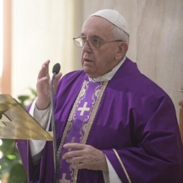 El Papa rezó por los ancianos que están solos y con miedo