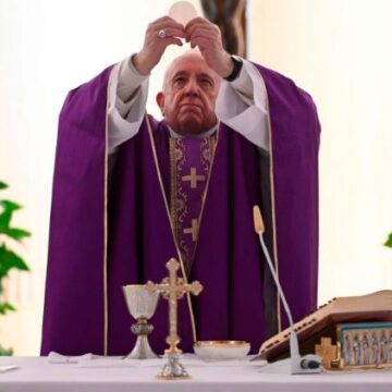 El Papa invita a rezar por las autoridades ante la epidemia del coronavirus
