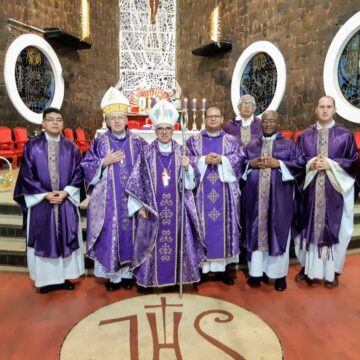 Mons. Ruffinoni festeja bodas de oro