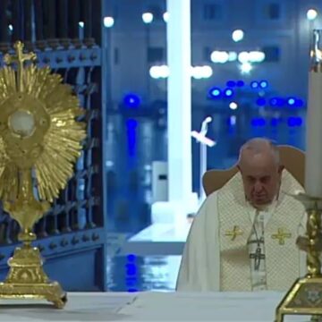 Bendición Urbi et Orbi. Papa: “la oración es nuestra arma vencedora”