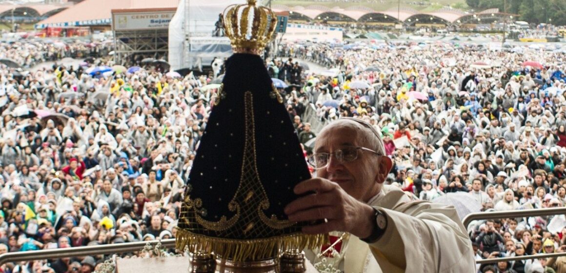 Papa recomendó a los brasileños ponerse en el regazo de Nuestra Señora de Aparecida