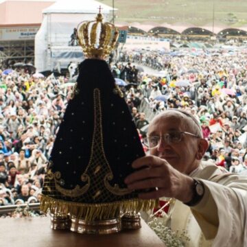Papa recomendó a los brasileños ponerse en el regazo de Nuestra Señora de Aparecida