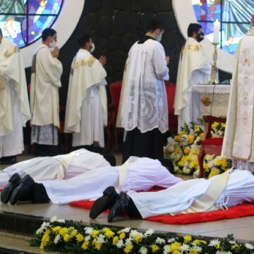 Tres nuevos sacerdotes para la iglesia