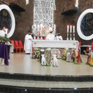 Mons. Guillermo en Misa de Navidad: “Nuestro corazón será el mejor regalo para él”