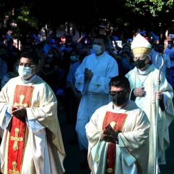 Obispo celebra misa en la festividad de la Inmaculada Concepción de María