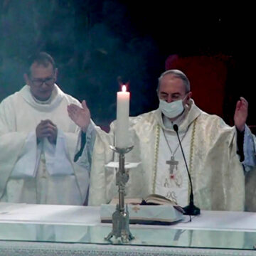 Domingo de Pascua: “Cristo vive, ha vencido la muerte, y nosotros viviremos con él”