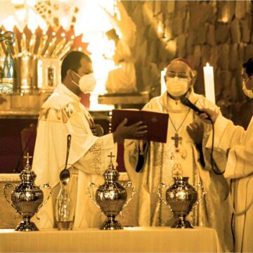 Jueves: Misa Crismal y bendición de los Santos Óleos