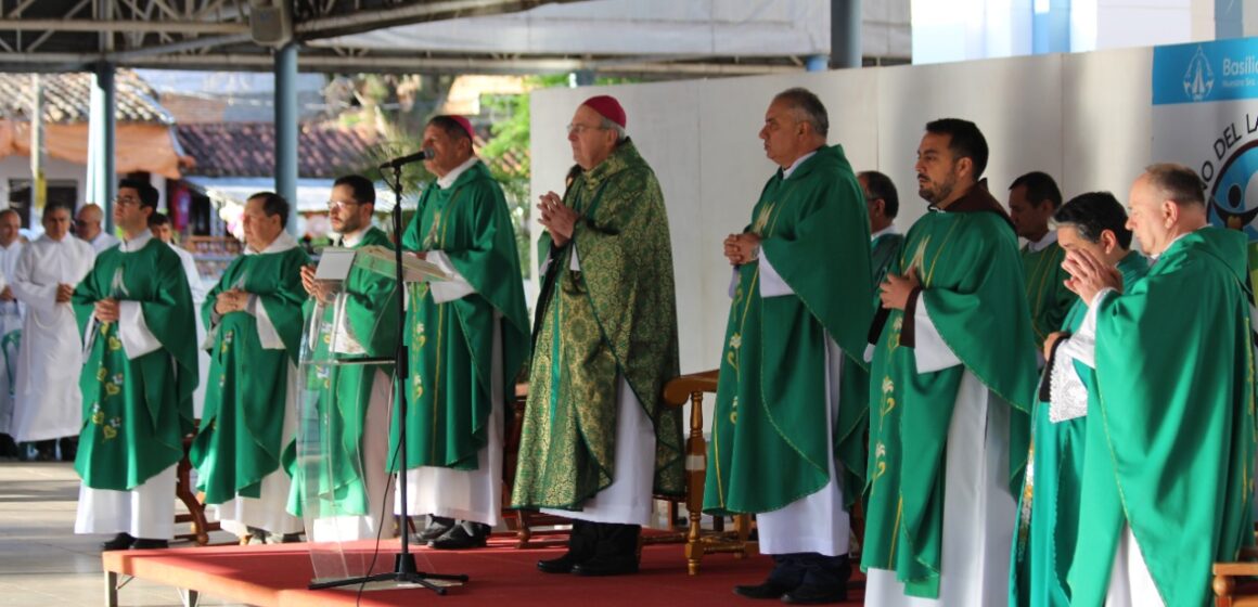 Caacupé: Mons. Guillermo invita a practicar la lectura orante a través de la Biblia