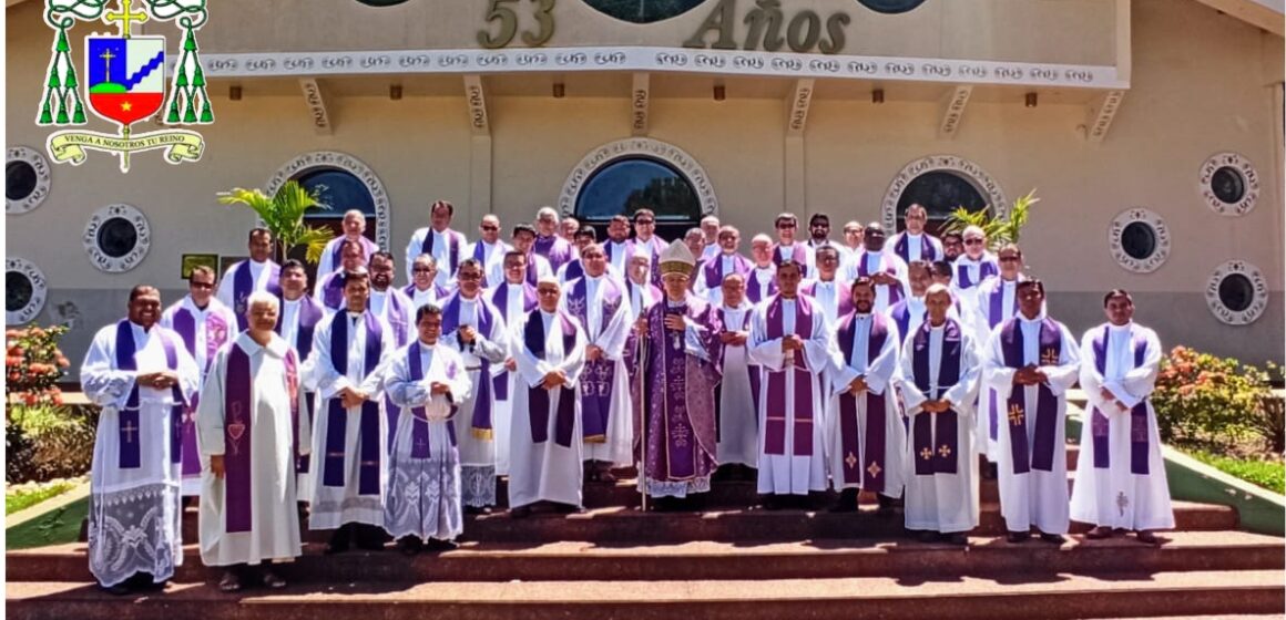 Mons. Guillermo festejó su aniversario episcopal en la Catedral