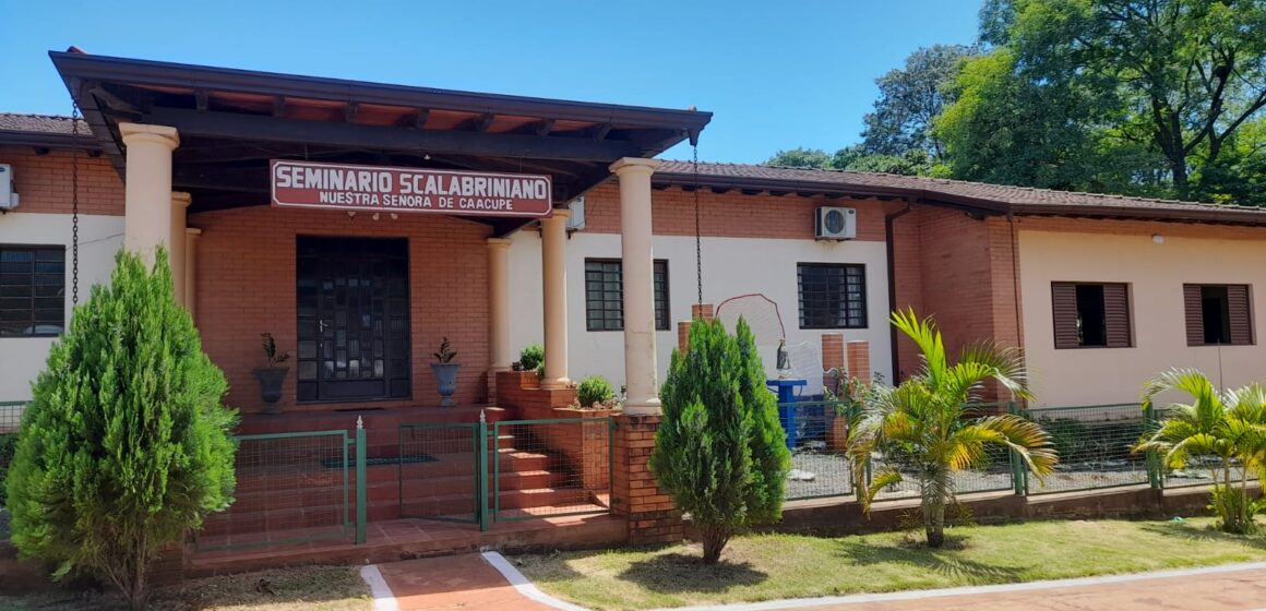 Novenario a Ntra. Señora de Caacupé en el seminario de los scalabrinianos