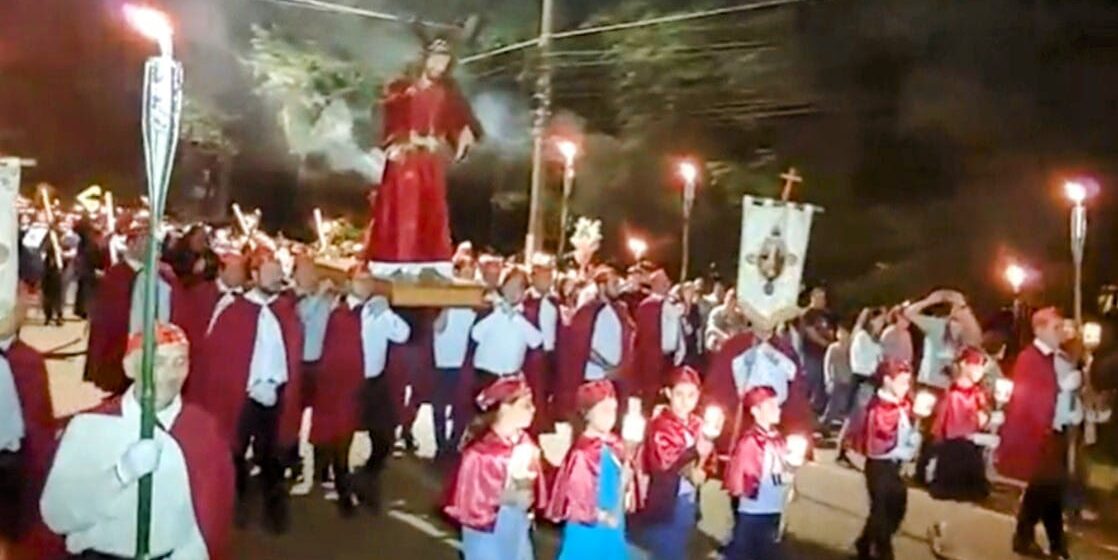 Gran participación de la feligresía en el Vía Crucis Mayor de Hernandarias