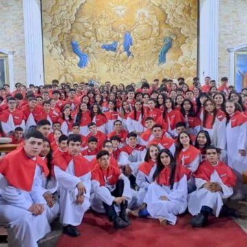 Más de 200 jóvenes recibieron su confirmación en Nuestra Sra. de la Asunción