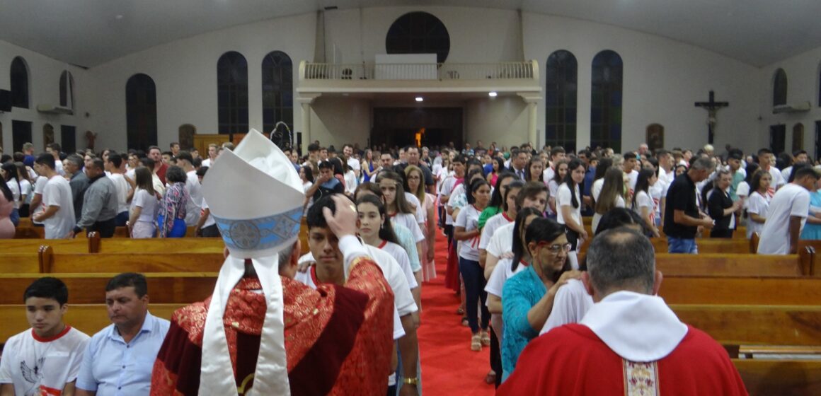 Confirmación de jóvenes y admisión de ministros en la Parroquia Santa Rita