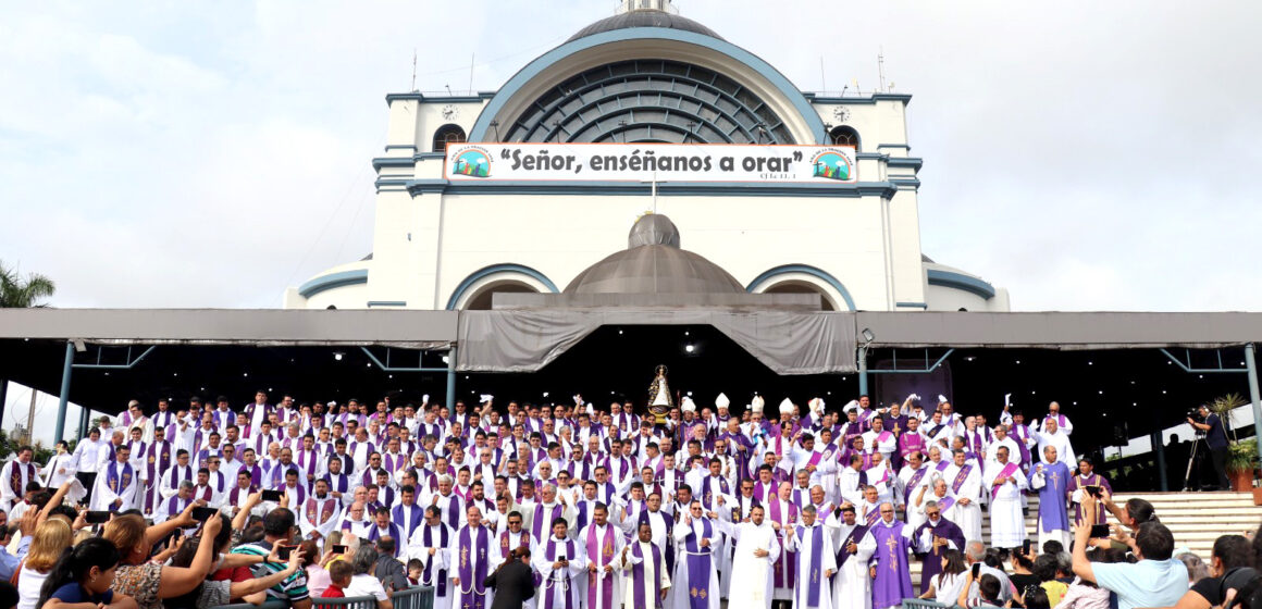 Sacerdotes de nuestra diócesis presentes en Caacupé para la Peregrinación Nacional del Clero