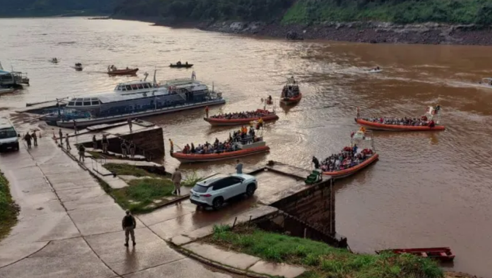 Peregrinación náutica en honor a Santa María de Iguazú