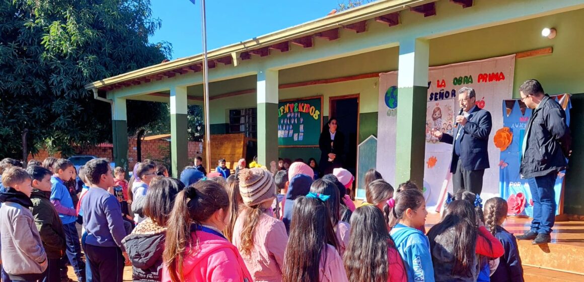 Obispo visitó la Parroquia Cristo Rey