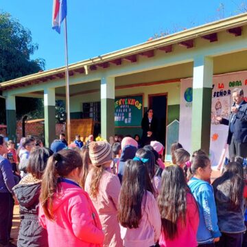 Obispo visitó la Parroquia Cristo Rey