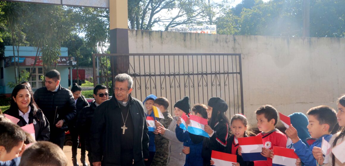 Remansito recibe con alegría a Mons. Pedro