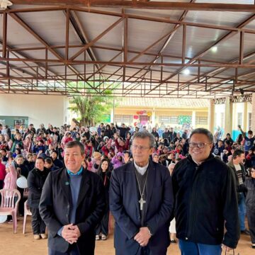 Obispo visita Santa Fe del Paraná