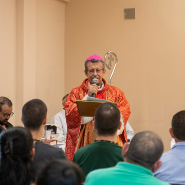 Mons. Pedro presidió primera Misa en el Hogar de Cristo: un hogar para ayudar