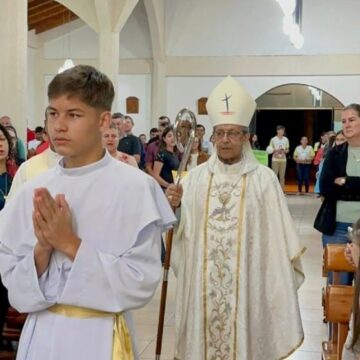 Mons. Pedro en la comunidad de San Roque