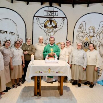 Obispo visitó a las Hermanas de la Divina Providencia