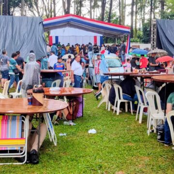 Ni la lluvia pudo: Más de 14 mil personas desafiaron el mal tiempo en el “Mega Bingo Diocesano”