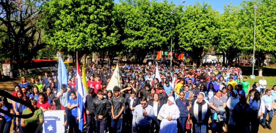 Comunidad educativa católica de Ciudad del Este peregrina hacia la esperanza en el Año Jubilar