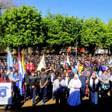 Comunidad educativa católica de Ciudad del Este peregrina hacia la esperanza en el Año Jubilar
