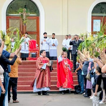 Mons. Pedro  presidió la celebración del Domingo de Ramos en la Catedral