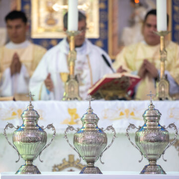 Misa Crismal en la Parroquia Sagrada Familia de Nazaret: Un llamado a la humildad, la fraternidad y la misión compartida